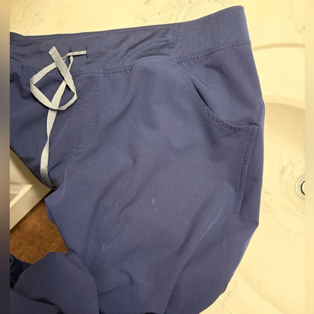 Figs Kade Cargo Scrub Pants - Picture 4 of 5